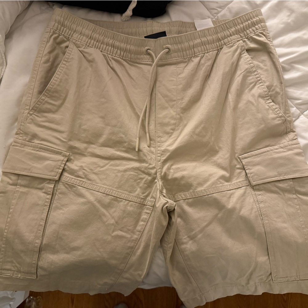 H&M Men's Beige Cargo Shorts